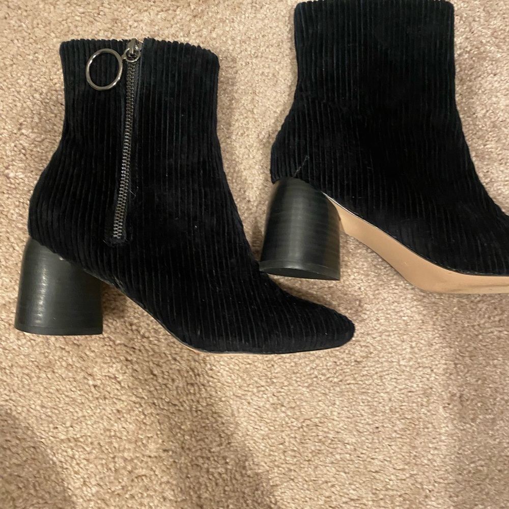 Sbicca Black Textured Ankle Booties
